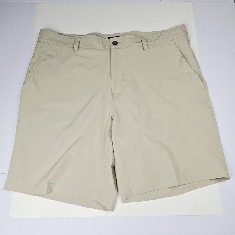 Weatherproof 32 Degrees Cool Shorts Mens 38 Khaki Flat Front Lightweight Stretch